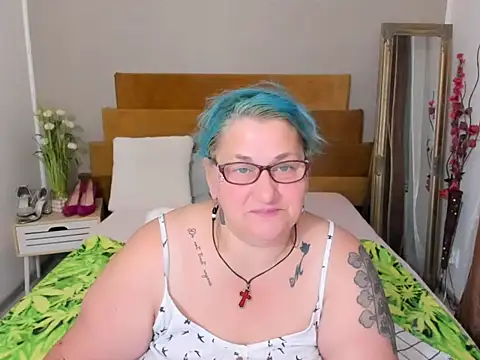 Sugarmommy_69X élő XXX-chatje