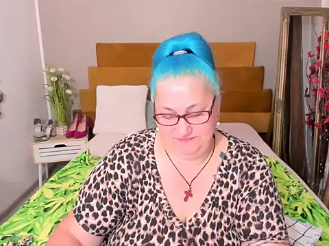 Sugarmommy_69X élő XXX-chatje