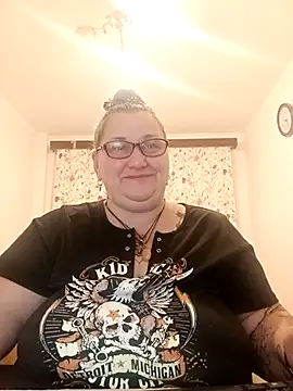 Sugarmommy_69X XXX чат на живо