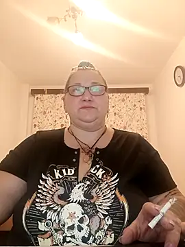 Sugarmommy_69X Chat XXX in diretta