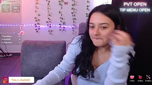 Tina_4_Charlie – Kamerová šou
