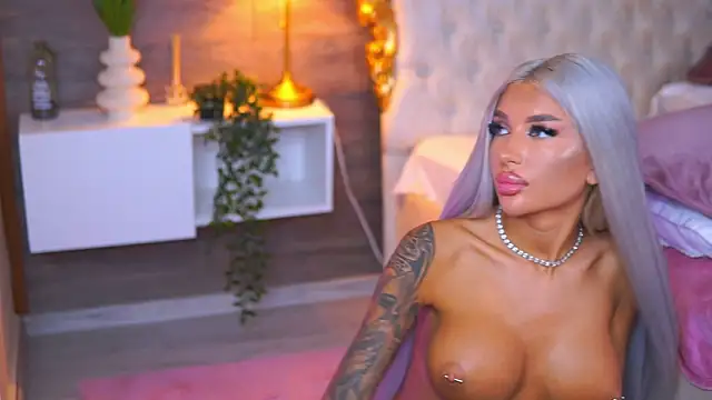 Show modela Juicy_Jessye na web-kameri