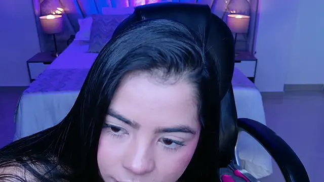 Layla_Breezee Adlı Modelin Canlı XXX Sohbeti