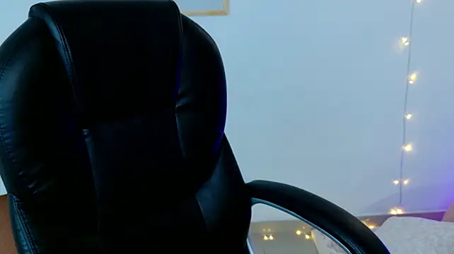 Layla_Breezee Show in webcam