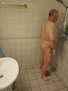 mullig57 Show in webcam