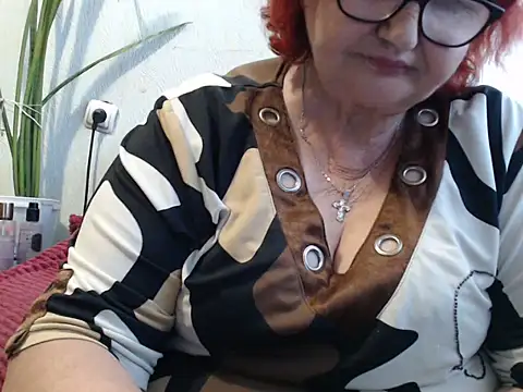 DeniseeRosea élő XXX-chatje