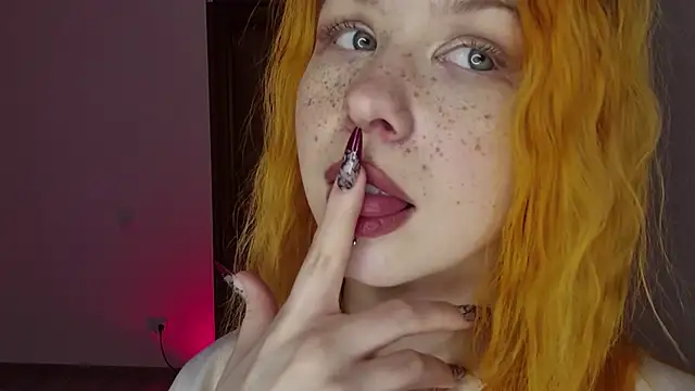 LynetHakes' Live XXX Chat