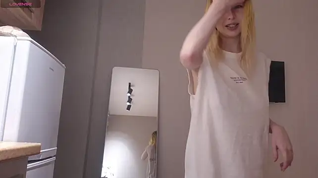 LynetHakes' Live XXX Chat