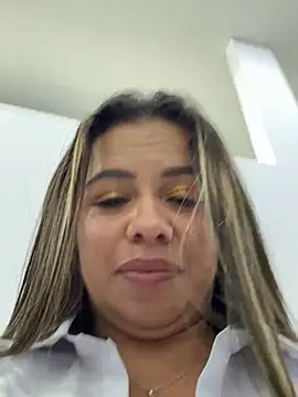 Ariana-07 Show in webcam