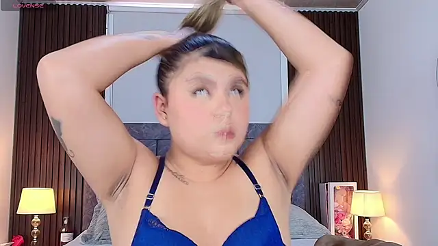 MeganCrow's Live XXX Chat