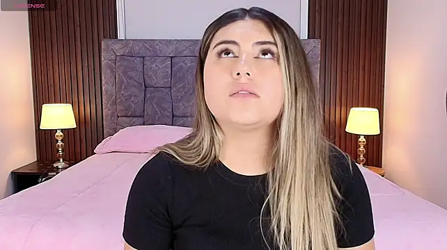 MeganCrow's Live XXX Chat