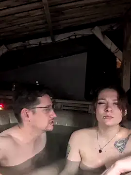 Pertunjukan Kamera Web YourNotMySupervisor