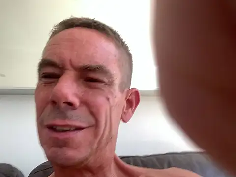 Kenhornu's Webcam Show