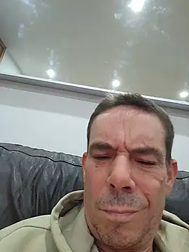 הופעת וובקאם של Kenhornu