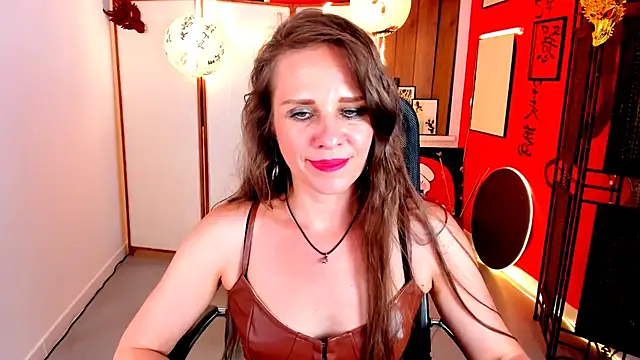 EmiliaBedy Adlı Modelin Canlı XXX Sohbeti