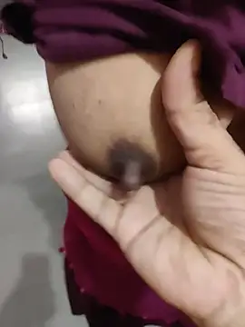Show modela Fuckmehard369 na web-kameri
