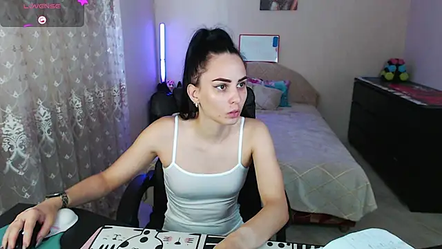 Kriss_brunette_5 Chat XXX live