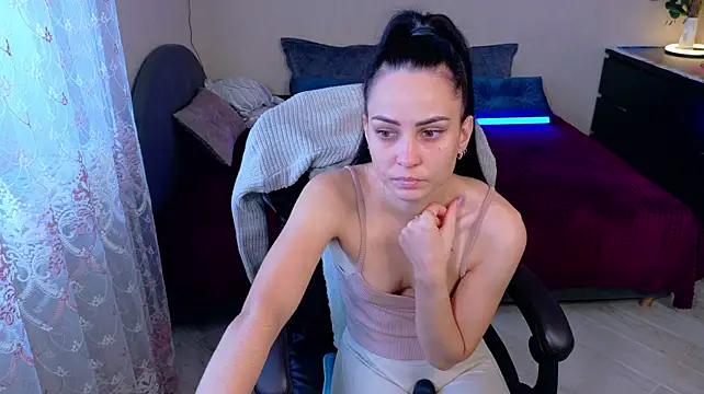 Kriss_brunette_5's Live XXX Chat