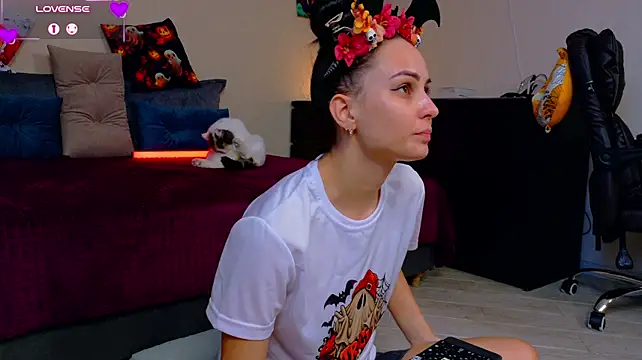 Kriss_brunette_5 Show in webcam