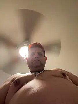 laraut69 网络视讯表演