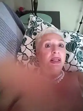 divinaerotica Show in webcam