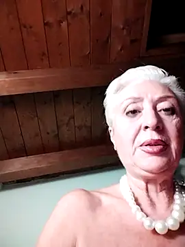 divinaerotica Chat XXX in diretta