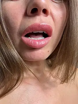 MissFelicitySqrtのライブXXXチャット