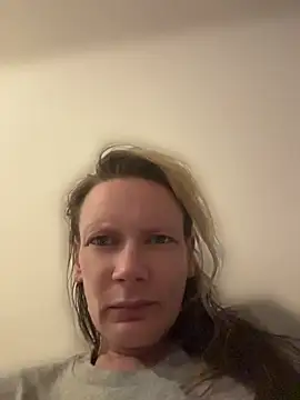 Scarlett2106's Live Sex Cam Show