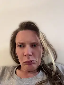 Scarlett2106: απευθείας συνομιλία ΧΧΧ