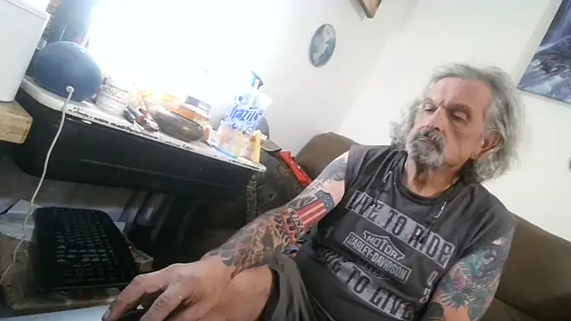 Czat XXX na żywo – Harley1414Vicky