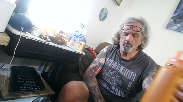 Harley1414Vicky Show in webcam