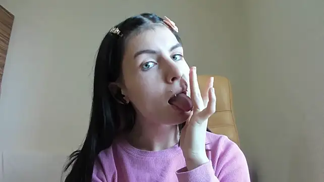 ErlinaBuoy's Webcam Show