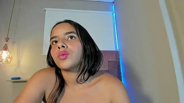 Chat +18 de Roxy_Stonee ao vivo