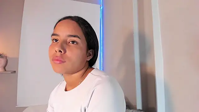 XXX chat uživo modela Roxy_Stonee