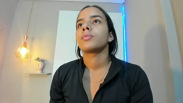 Chat +18 de Roxy_Stonee ao vivo