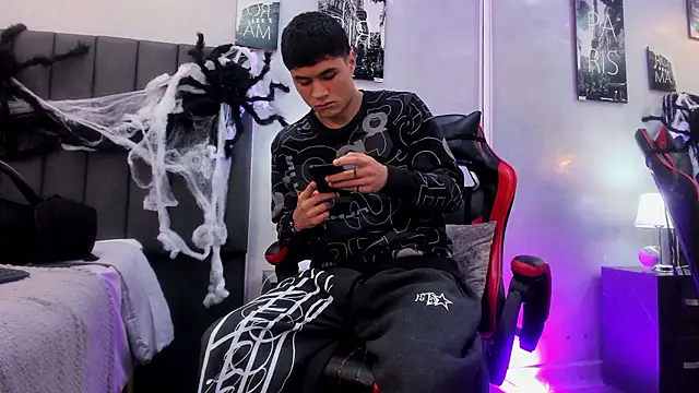 roan_birkin Pertunjukan Webcam