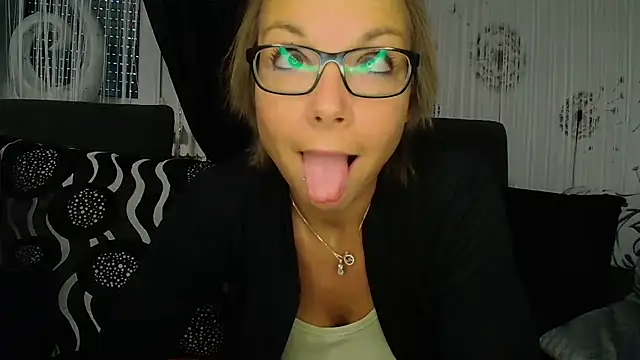 Fuxy-love69's Webcam Show