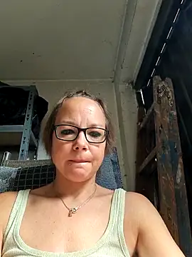 Fuxy-love69's Live XXX Chat