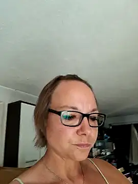 Fuxy-love69's Live Chat Room