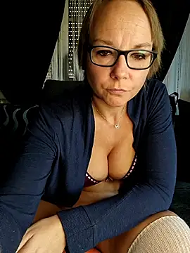 Show modela Fuxy-love69 na web-kameri