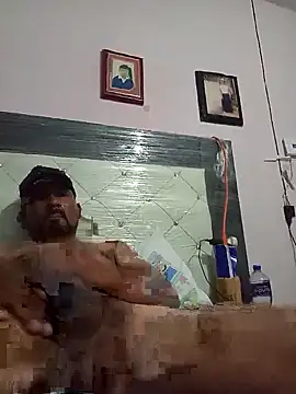 Show modela Ernesthot82 na web-kameri