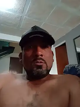Ernesthot82: διαδικτυακό σόου στην κάμερα