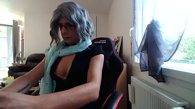 Sexylilou Webcam show