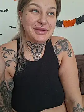 CandyCurvess' Live XXX Chat