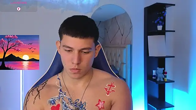 JamesCr_ Show in webcam