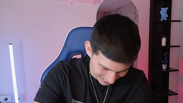 JamesCr_ Show in webcam