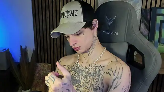 Original_Oliverrgroove Show in webcam