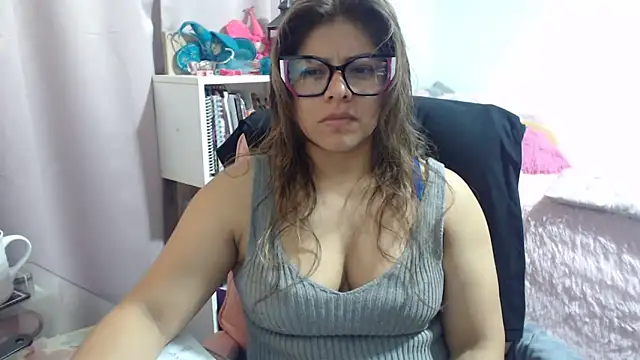 XXX chat uživo modela KatteAngelLat