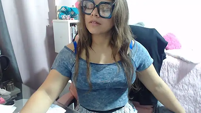 KatteAngelLat Adlı Modelin Canlı XXX Sohbeti