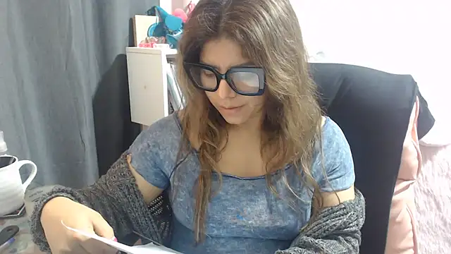 Chat +18 de KatteAngelLat ao vivo